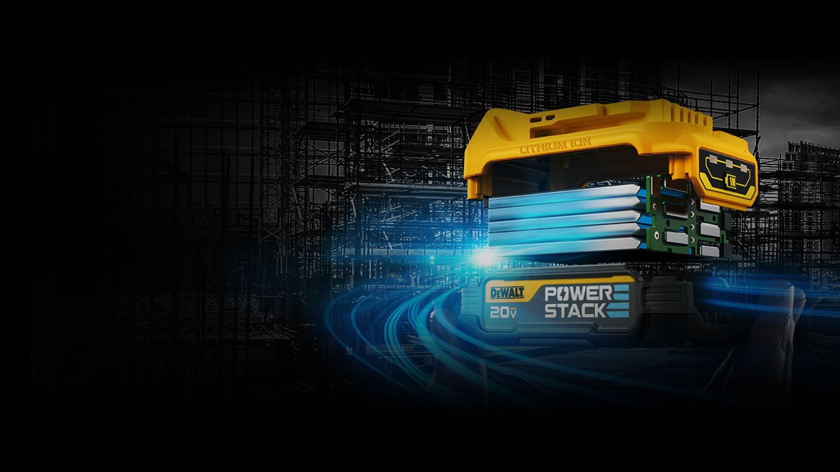 Uma bateria DEWALT POWERSTACK 20V é exibida contra um fundo industrial escuro, com linhas de energia azul destacando sua avançada tecnologia de células de bateria.
